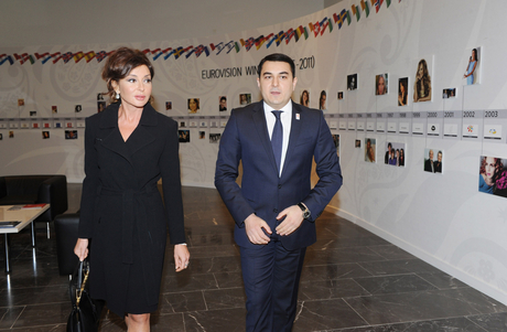 Azərbaycanın birinci xanımı “Eurovision” mahnı müsabiqəsinin tarixini əks etdirən sərgi ilə tanış olmuşdur (FOTO)