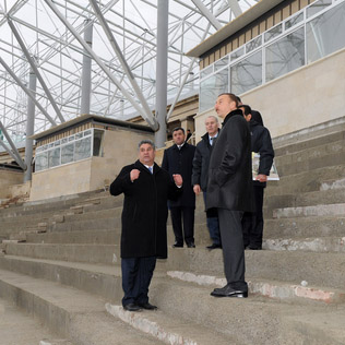 Prezident İlham Əliyev Tofiq Bəhramov adına Respublika Stadionunda həyata keçirilən əsaslı təmir işlərinin gedişi ilə tanış olub (FOTO)