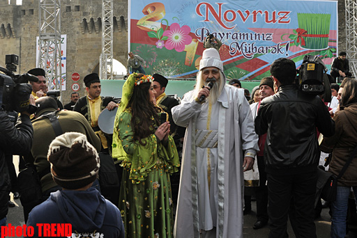 Bakıda ilaxır çərşənbə ilə bağlı məşəlin Gənclər meydanına gətirilməsinə başlanılıb (FOTO)