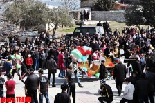 Bakıda ilaxır çərşənbə ilə bağlı məşəlin Gənclər meydanına gətirilməsinə başlanılıb (FOTO)