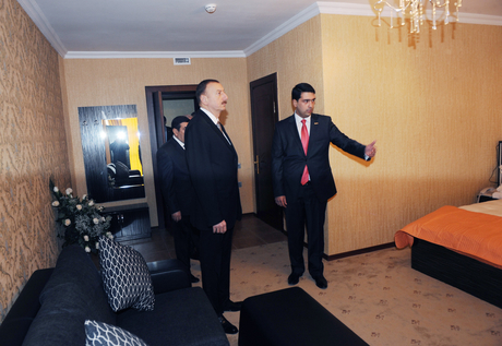 Prezident İlham Əliyev Salyanda bir sıra obyektlərin tikintisi üzrə işlərin gedişi ilə tanış olub (FOTO)