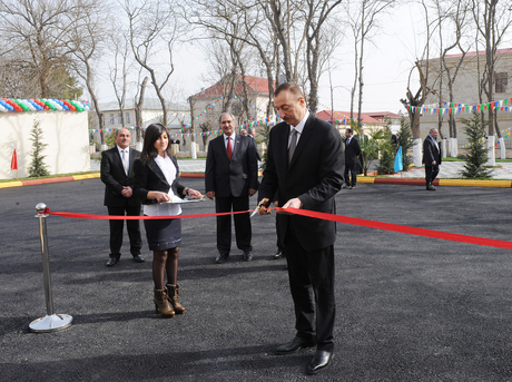 İlham Əliyev Salyanda Uşaq Texniki Yaradıcılıq Mərkəzinin açılışında iştirak edib (FOTO)