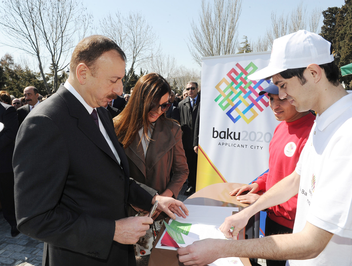 Prezident İlham Əliyev: Azərbaycan xalqı öz milli mənəvi dəyərlərinə sadiqdir (FOTO)