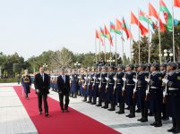 Qırğızıstan Prezidentinın Bakıda rəsmi qarşılanma mərasimi olub (FOTO)