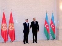 Qırğızıstan Prezidentinın Bakıda rəsmi qarşılanma mərasimi olub (FOTO)