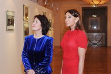 Qırğızıstan Prezidenti və xanımı Heydər Əliyev Fondunda olublar (FOTO)