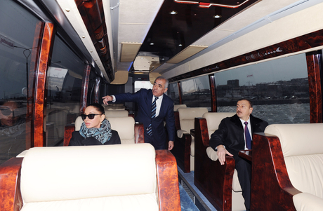 Azərbaycan Prezidenti və xanımı Dövlət Bayrağı Meydanı və İdman-Konsert Kompleksində inşaat işlərinin gedişi ilə tanış olublar (FOTO)