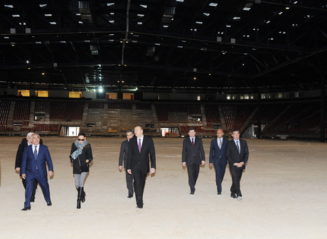Azərbaycan Prezidenti və xanımı Dövlət Bayrağı Meydanı və İdman-Konsert Kompleksində inşaat işlərinin gedişi ilə tanış olublar (FOTO)