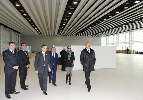 Azərbaycan Prezidenti və xanımı Dövlət Bayrağı Meydanı və İdman-Konsert Kompleksində inşaat işlərinin gedişi ilə tanış olublar (FOTO)