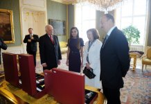 Praqada Azərbaycan Prezidenti İlham Əliyevin rəsmi qarşılanma mərasimi olub (FOTO)