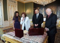Praqada Azərbaycan Prezidenti İlham Əliyevin rəsmi qarşılanma mərasimi olub (FOTO)