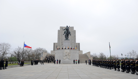 İlham Əliyev Praqanın Vitkov Milli Memorialını ziyarət edib (FOTO)
