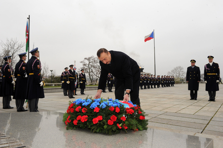 İlham Əliyev Praqanın Vitkov Milli Memorialını ziyarət edib (FOTO)