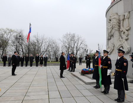 İlham Əliyev Praqanın Vitkov Milli Memorialını ziyarət edib (FOTO)