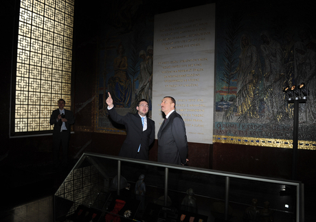 İlham Əliyev Praqanın Vitkov Milli Memorialını ziyarət edib (FOTO)