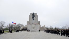 İlham Əliyev Praqanın Vitkov Milli Memorialını ziyarət edib (FOTO)