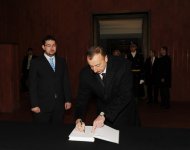 İlham Əliyev Praqanın Vitkov Milli Memorialını ziyarət edib (FOTO)