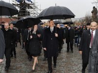 İlham Əliyev Praqa şəhərindəki Karl körpüsü ilə tanış olub (FOTO)