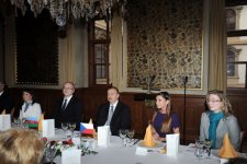Praqada Azərbaycan Prezidentinin şərəfinə nahar verilib (FOTO)