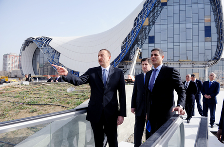 Prezident İlham Əliyev Heydər Əliyev Mərkəzində aparılan inşaat işlərinin gedişi ilə tanış olub (FOTO)