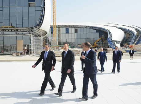Prezident İlham Əliyev Heydər Əliyev Mərkəzində aparılan inşaat işlərinin gedişi ilə tanış olub (FOTO)
