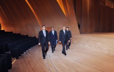 Prezident İlham Əliyev Heydər Əliyev Mərkəzində aparılan inşaat işlərinin gedişi ilə tanış olub (FOTO)