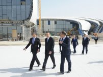 Prezident İlham Əliyev Heydər Əliyev Mərkəzində aparılan inşaat işlərinin gedişi ilə tanış olub (FOTO)