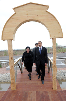 İlham Əliyev Tovuz rayonu ərazisində Göytəpə neolit dövrü arxeoloji abidəsi ilə tanış olub (FOTO)