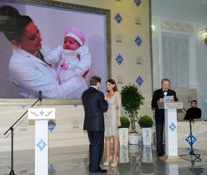 Mehriban Əliyevaya humanitar fəaliyyət sahəsində "Birliyin ulduzları" dövlətlərarası mükafatı təqdim olunub (ƏLAVƏ OLUNUB) (FOTO)