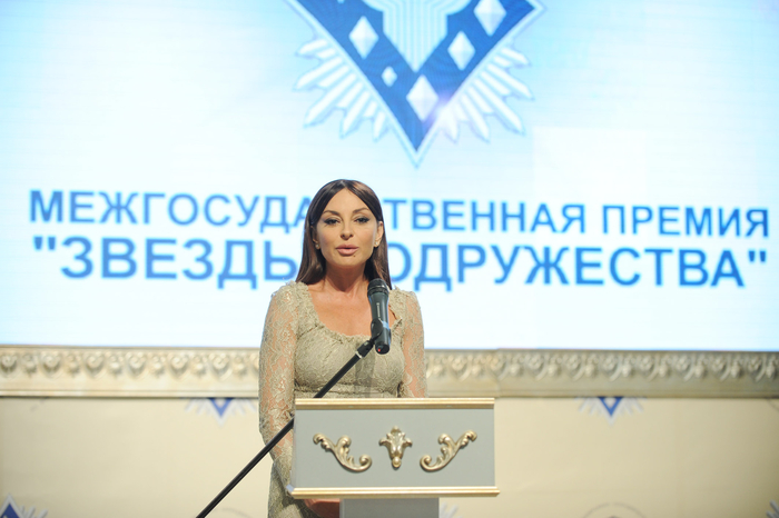 Mehriban Əliyevaya humanitar fəaliyyət sahəsində "Birliyin ulduzları" dövlətlərarası mükafatı təqdim olunub (ƏLAVƏ OLUNUB) (FOTO)