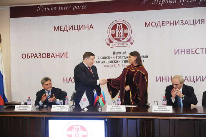 Azərbaycanın birinci xanımı Mehriban Əliyevaya “İ.M.Seçenov adına Birinci Moskva Dövlət Tibb Universitetinin Fəxri professoru” diplomu təqdim edilmişdir (FOTO)