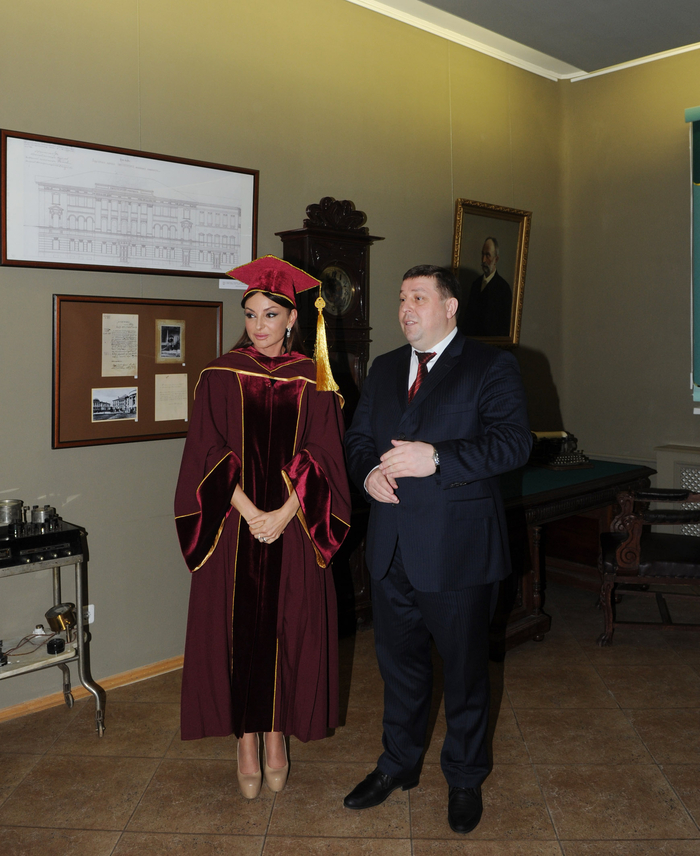 Azərbaycanın birinci xanımı Mehriban Əliyevaya “İ.M.Seçenov adına Birinci Moskva Dövlət Tibb Universitetinin Fəxri professoru” diplomu təqdim edilmişdir (FOTO)