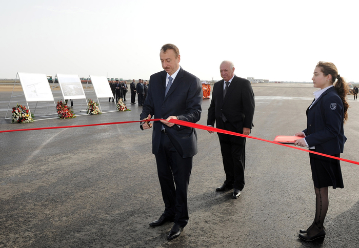 Prezident İlham Əliyev Heydər Əliyev Beynəlxalq Aeroportunda yeni uçuş-enmə zolağının istifadəyə verilməsi mərasimində iştirak edib (FOTO)