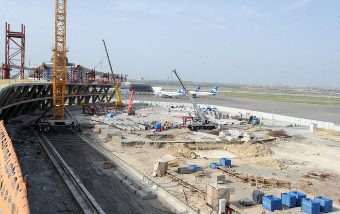 Prezident İlham Əliyev Heydər Əliyev Beynəlxalq Aeroportunda yeni uçuş-enmə zolağının istifadəyə verilməsi mərasimində iştirak edib (FOTO)