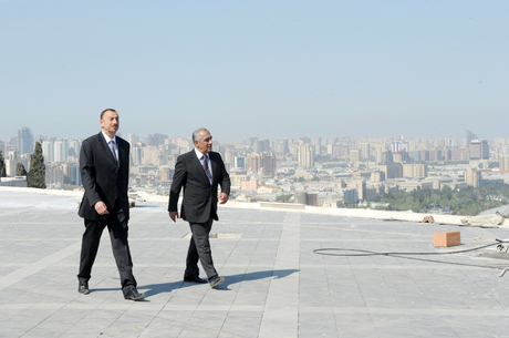 Prezident İlham Əliyev Bakıda həyata keçirilən yenidənqurma və tikinti işlərinin gedişi ilə tanış olub (FOTO)