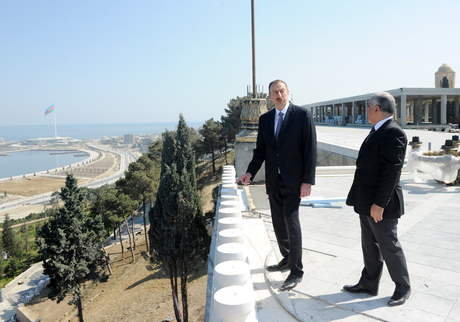 Prezident İlham Əliyev Bakıda həyata keçirilən yenidənqurma və tikinti işlərinin gedişi ilə tanış olub (FOTO)