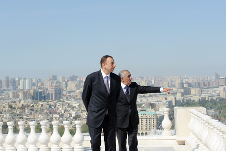 Prezident İlham Əliyev Bakıda həyata keçirilən yenidənqurma və tikinti işlərinin gedişi ilə tanış olub (FOTO)