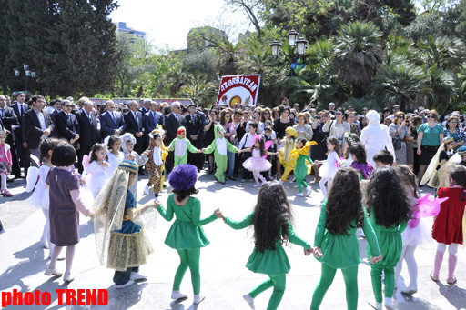 Bakıda güllərin sərgisi keçirilib (FOTO)