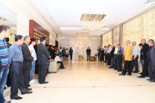 Heydər Əliyev Sarayında ulu öndərin büstü qarşısında anım mərasimi keçirilib (FOTO)