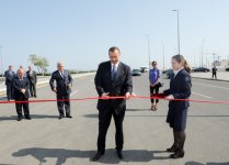Azərbaycan Prezidenti və xanımı Bakı-Ələt yolunun Dövlət Bayrağı Meydanına gedən 2-4 kilometrlik hissəsinin açılışında iştirak ediblər (FOTO)