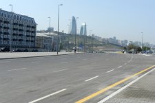 Azərbaycan Prezidenti və xanımı Bakı-Ələt yolunun Dövlət Bayrağı Meydanına gedən 2-4 kilometrlik hissəsinin açılışında iştirak ediblər (FOTO)
