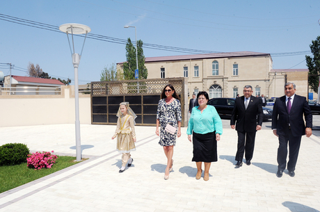 Azərbaycanın birinci xanımı Mehriban Əliyeva Xəzər rayonunda bir sıra obyektlərin açılışında iştirak edib (ƏLAVƏ OLUNUB) (FOTO)