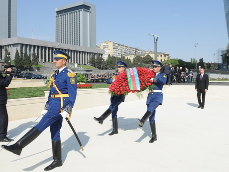 Prezident İlham Əliyev 9 May - Qələbə bayramı münasibətilə keçirilən təntənəli mərasimdə iştirak edib (ƏLAVƏ OLUNUB) (FOTO)