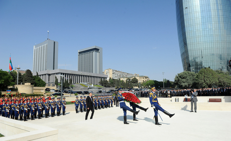 Prezident İlham Əliyev 9 May - Qələbə bayramı münasibətilə keçirilən təntənəli mərasimdə iştirak edib (ƏLAVƏ OLUNUB) (FOTO)