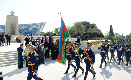 Prezident İlham Əliyev 9 May - Qələbə bayramı münasibətilə keçirilən təntənəli mərasimdə iştirak edib (ƏLAVƏ OLUNUB) (FOTO)