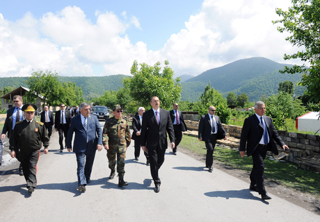Prezident İlham Əliyev zəlzələnin nəticələrinin aradan qaldırılması ilə bağlı görülən tədbirlərlə yerində tanış olub (ƏLAVƏ OLUNUB-2) (FOTO)
