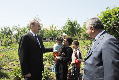 Prezident İlham Əliyev zəlzələnin nəticələrinin aradan qaldırılması ilə bağlı görülən tədbirlərlə yerində tanış olub (ƏLAVƏ OLUNUB-2) (FOTO)