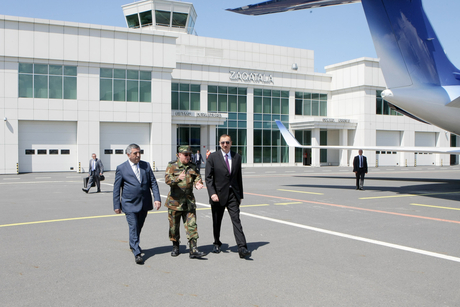 Prezident İlham Əliyev zəlzələnin nəticələrinin aradan qaldırılması ilə bağlı görülən tədbirlərlə yerində tanış olub (ƏLAVƏ OLUNUB-2) (FOTO)