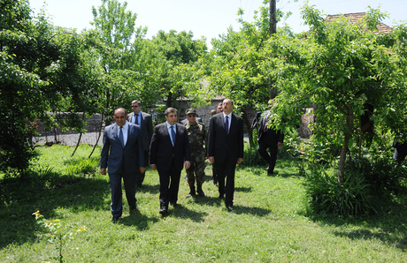 Prezident İlham Əliyev zəlzələnin nəticələrinin aradan qaldırılması ilə bağlı görülən tədbirlərlə yerində tanış olub (ƏLAVƏ OLUNUB-2) (FOTO)