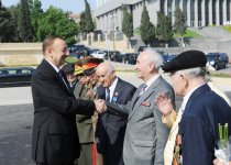 Prezident İlham Əliyev 9 May - Qələbə bayramı münasibətilə keçirilən təntənəli mərasimdə iştirak edib (ƏLAVƏ OLUNUB) (FOTO)